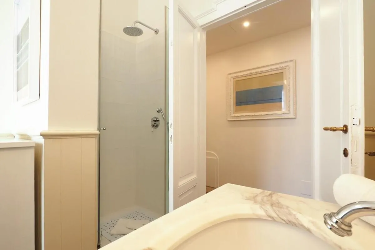 Apartment Refined And Bright One-Bedroom Near Risorgimento Milan