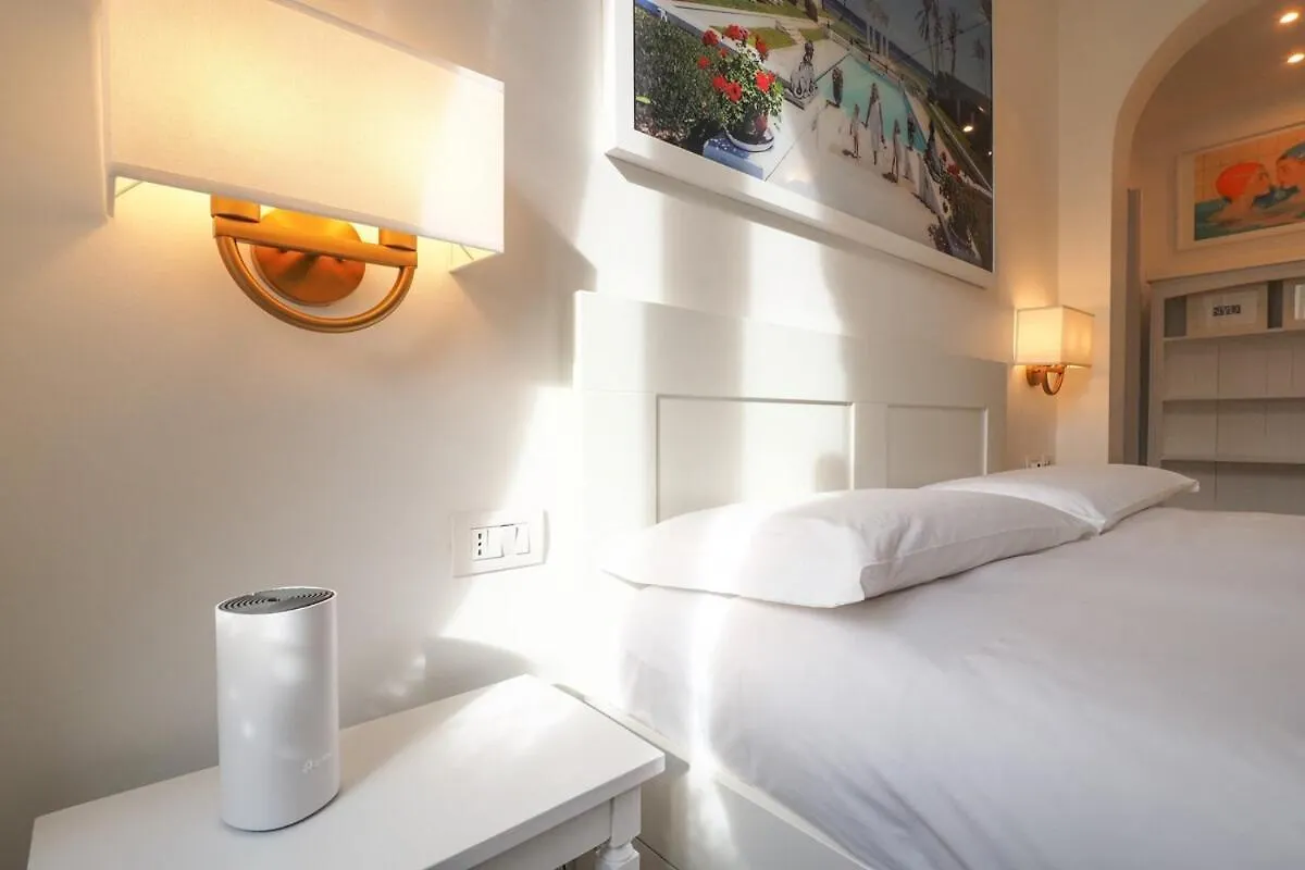 Refined And Bright One-Bedroom Near Risorgimento Milan