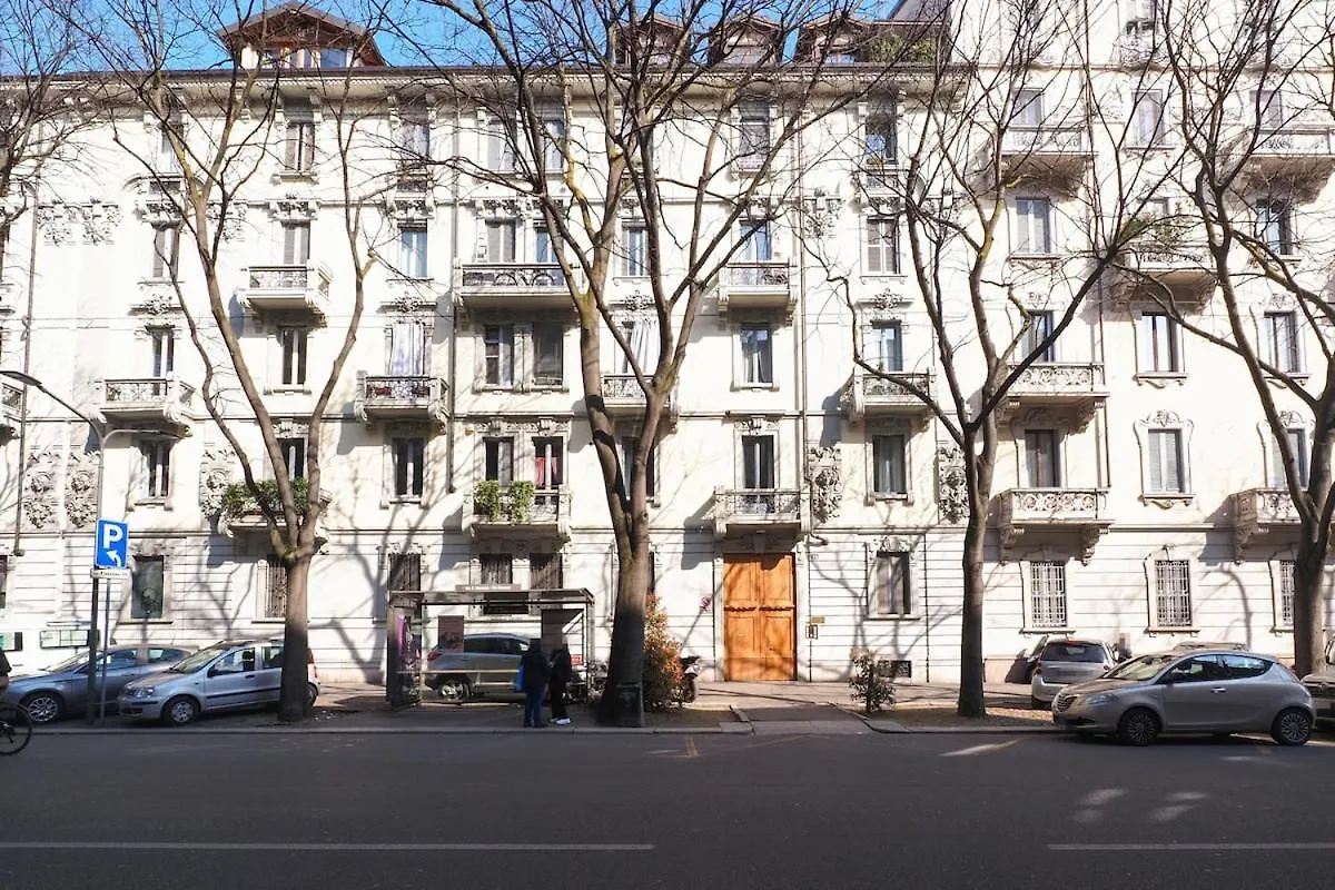 Refined And Bright One-Bedroom Near Risorgimento Milan