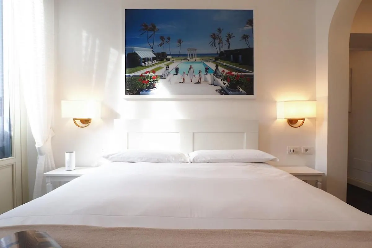 Refined And Bright One-Bedroom Near Risorgimento Milan