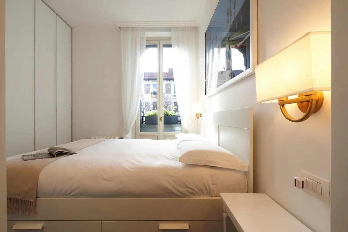 Refined And Bright One-Bedroom Near Risorgimento Milan Apartment